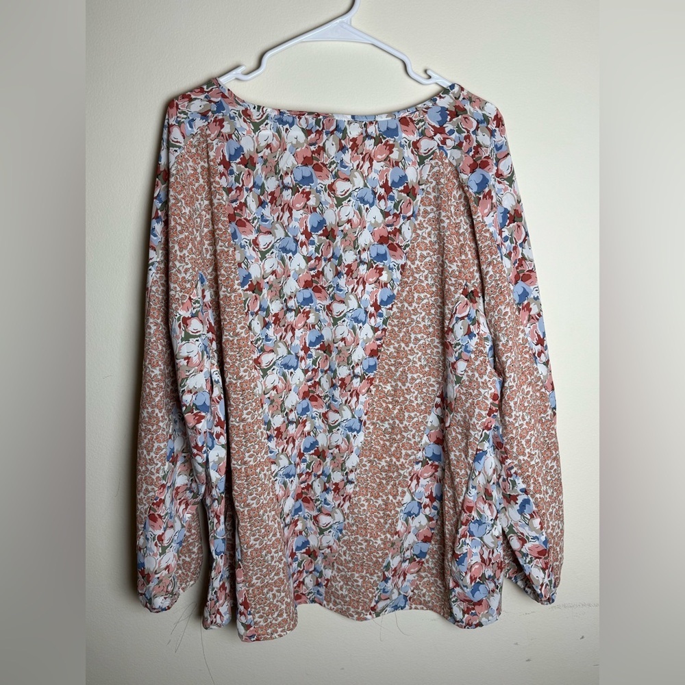 GiGiO Women's Floral Blouse - Multicolor Size L Like New Classy Flowy - Picture 3 of 3